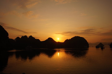 Sunrise Halong Bay