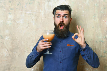 Fototapeta premium Brutal hipster holding tropical alcoholic fresh cocktail