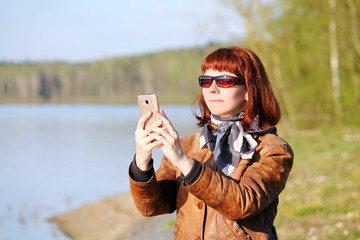     женщина с телефоном 