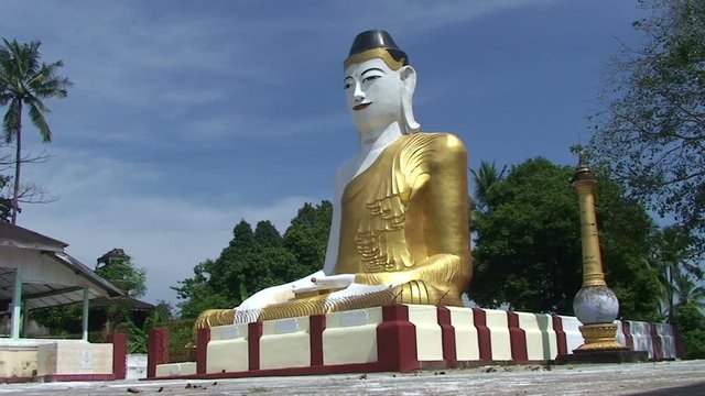Pathein, Big Buddha statue at Pagoda