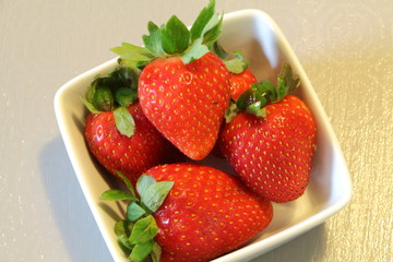 Fraises dans un ramequin