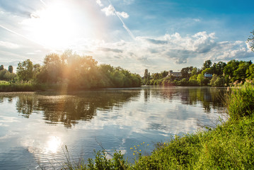 Sonnenstrahlen Spiegelung im Main bei Aschaffenburg