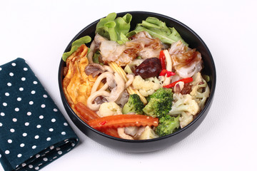 Fried big noodle  with omelet topped mixed vegetable in soup.