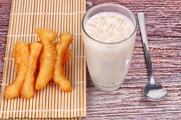 Soybean milk filling jelly ,cereal and grain served with deep-fried dough stick as Patongko