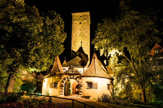Alte Burg - &auml;ltestes Stadttor von Rothenburg ob der Tauber bei Nacht