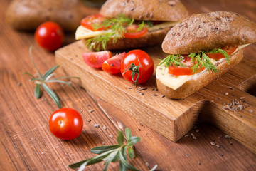 sandwich with tomato