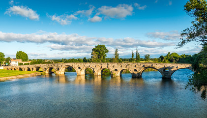 Pont Vieux sur l'Orb à Béziers, Hérault en Occitanie, France