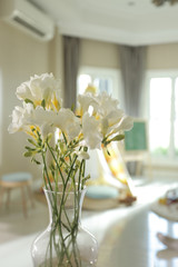 a vaes of white flower in the living room