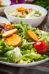 Mixed salad with croutons.