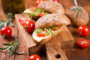 sandwich with tomato
