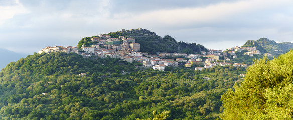 Trutzburg im Naturpark Cilento: Roccagloriosa