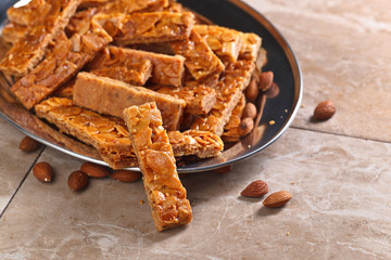 Crispy cookies with honey and almonds