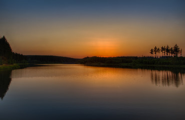 Sonnenuntergang am See im Harz