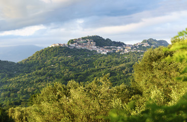 Fototapeta premium Trutzburg im Naturpark Cilento: Roccagloriosa