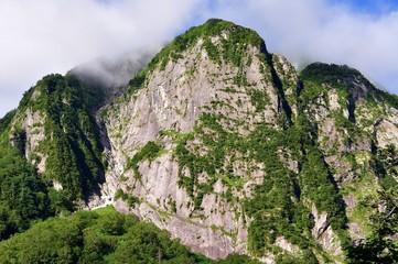 長野県　夏の北アルプス　穂高連峰屏風岩