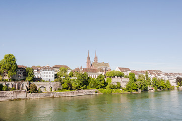Fototapeta premium Basel, Stadt, Basel-Stadt, Altstadt, Münster, Kirche, Rhein, Rheinufer, Uferweg, Grossbasel, Pfalz, Fähre, Frühling, Sommer, Schweiz