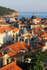 Atardecer desde las murallas de la parte antigua de Dubrovnik, Croacia.