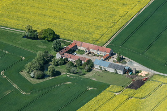 ferme vue du ciel pr&egrave;s des Essarts-le-Roi pr&egrave;s de Paris
