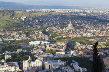 Fototapeta na wymiar Вид с высоты птичьего полета на Тбилиси. Грузия.
