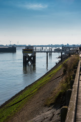 Fototapeta premium Blick über den Kanal zum Hafen in Belgin, Dünkirchen
