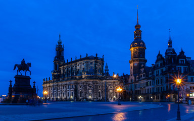 Fototapeta na wymiar Dresden-Theaterplatz; Deutschland