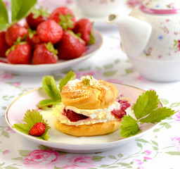 Cream puffs with berries