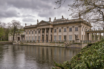 Fototapeta na wymiar Palace on Water in Lazienki Park in Warsaw
