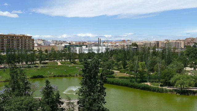 Overview of pond in the Turia garden