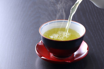 緑茶を注ぐ