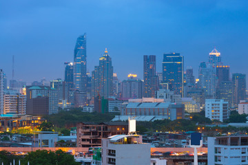 Fototapeta na wymiar Bangkok skyline at night