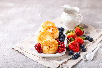 Cottage cheese pancakes with berries. Selective focus. Russian cheesecakes. Copy space