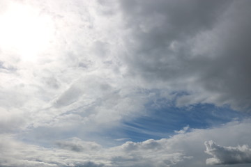 Obraz premium Sun shining through the clouds