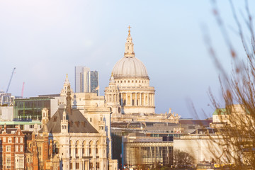Naklejka premium Cityscape of London with St. Paul's Cathedral against blue sky