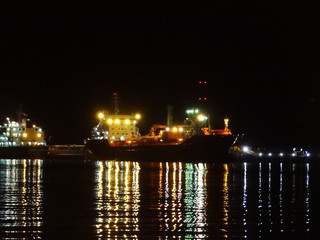 Fototapeta na wymiar tanker at night