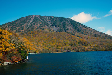 中禅寺湖からの紅葉