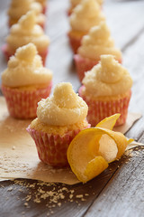 Lemon-coconut cupcakes