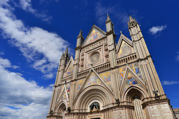 Fototapeta na wymiar Gothic Orvieto Cathedral with mosaic
