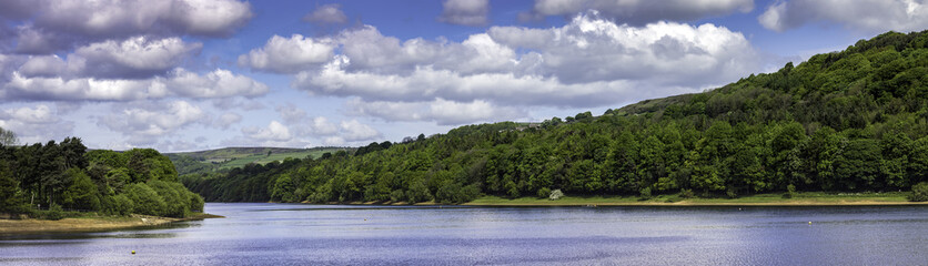 Fototapeta na wymiar Damflask reservoir, Bradfield , Sheffield, UK