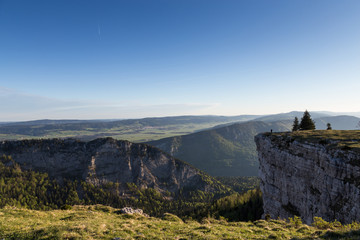 Fototapeta na wymiar Falaises du creux du van dans le Jura Suisse