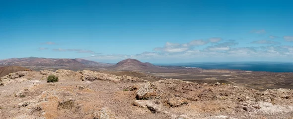 Gordijnen Montana Corona volcano panorama, Lanzarote, Canary Islands © melecis