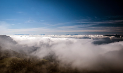 &Uuml;ber den Wolken am Berg 2