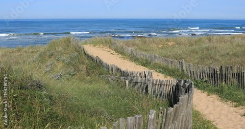 Chemin Vers La Plage De La Paracou à La Chaume Les Sables D