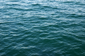 Obraz premium Blue sea surface with waves