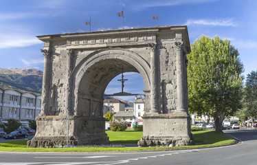 Fototapeta na wymiar Triumphal arch of Augustus in Aosta, Italy