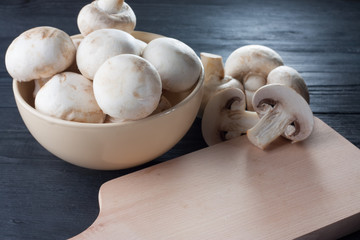 Fresh raw champignons