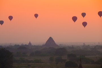 Myanmar. Bagan. Sunrise balloons