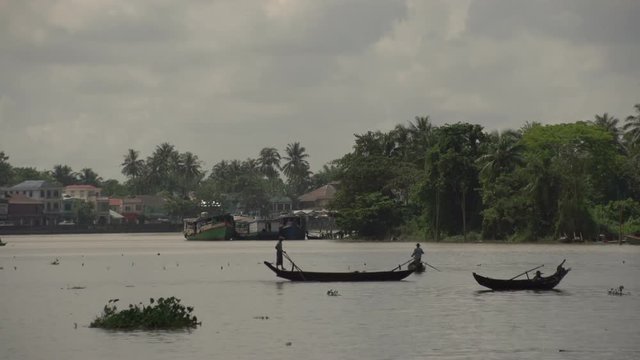 Pathein, Small rowing boats at the Irrawaddy river