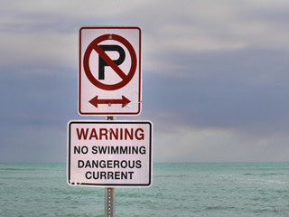 Warnschild: Schwimmen verboten