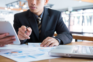 Startups businessmen teamwork brainstorming meeting to discuss plan startup project..