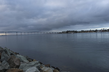 Fototapeta na wymiar Cloudy morning at the bay